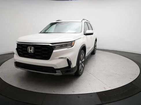Certified 2025 Honda Pilot Elite image 12