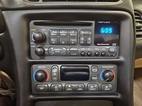 Used 2004 Chevrolet Corvette Coupe w/ Roof Package RWD image 33