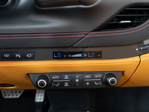 Used 2021 Ferrari F8 Tributo image 21