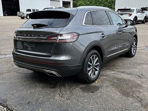 Used 2022 Lincoln Nautilus FWD image 7