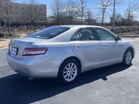 Used 2010 Toyota Camry XLE image 9
