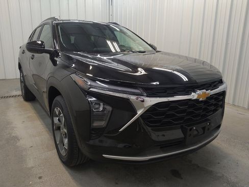 Used 2024 Chevrolet Trax LT w/ Driver Confidence Package FWD image 13