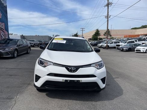 Used 2017 Toyota RAV4 LE AWD/4WD image 5