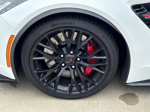 Used 2019 Chevrolet Corvette Z06 RWD image 12