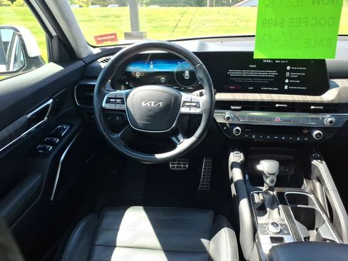 Used 2024 Kia Telluride SX Prestige w/ Towing Package AWD/4WD image 9