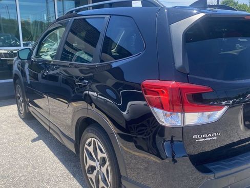 Used 2019 Subaru Forester Premium w/ All-Weather Package AWD/4WD image 4