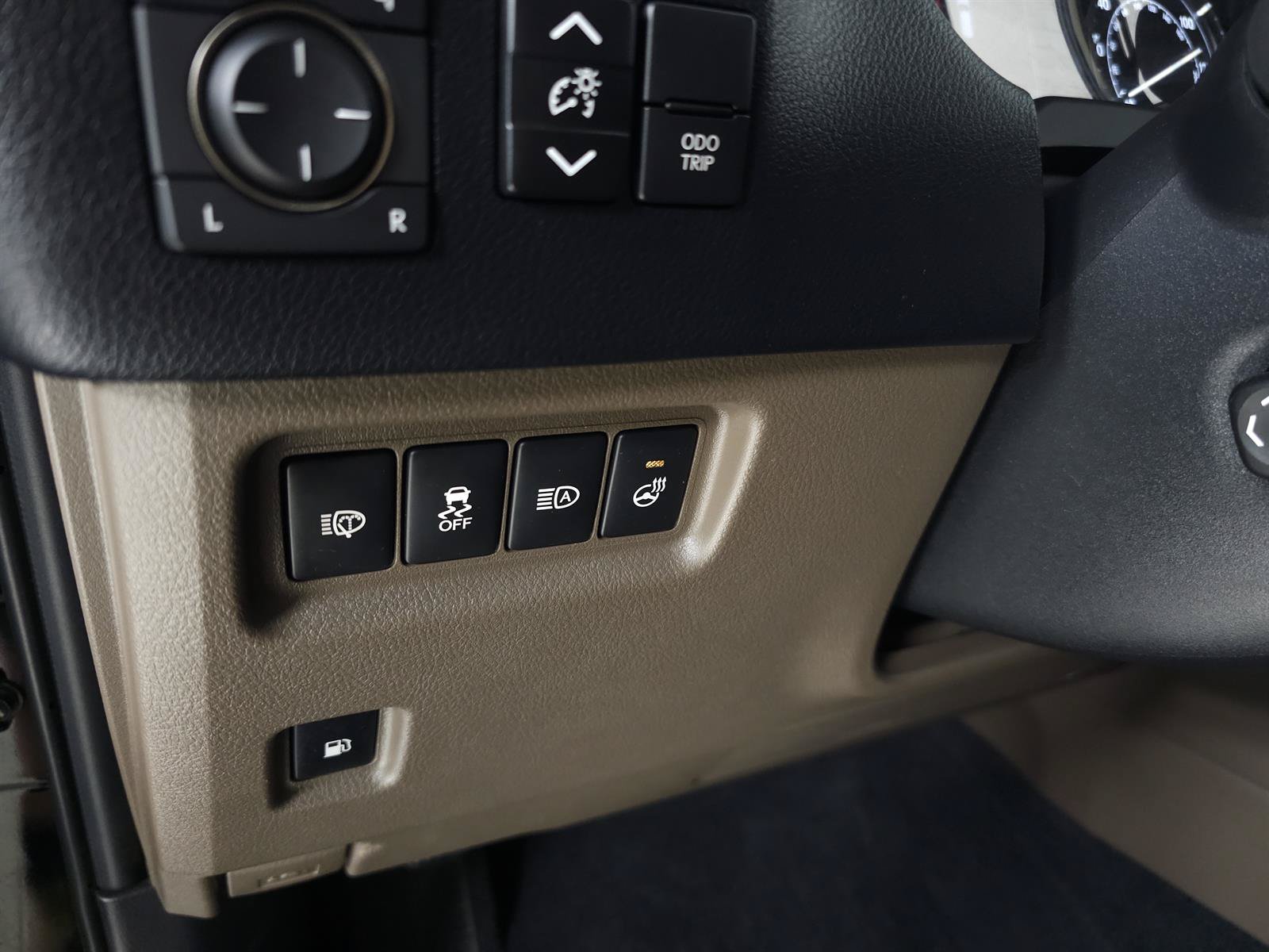Certified 2023 Lexus GX 460 Premium w/ Accessory Package AWD/4WD image 18