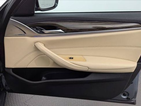 Used 2019 BMW 530e RWD image 21