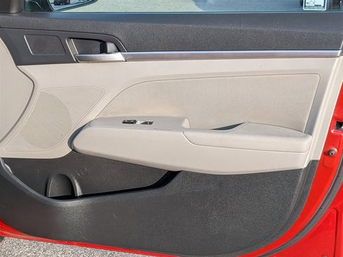 Used 2020 Hyundai Elantra SEL image 27