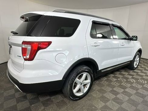 Used 2016 Ford Explorer XLT w/ Equipment Group 202A AWD/4WD image 3