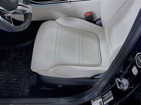 Used 2023 Mercedes-Benz C 300 C 300 image 13