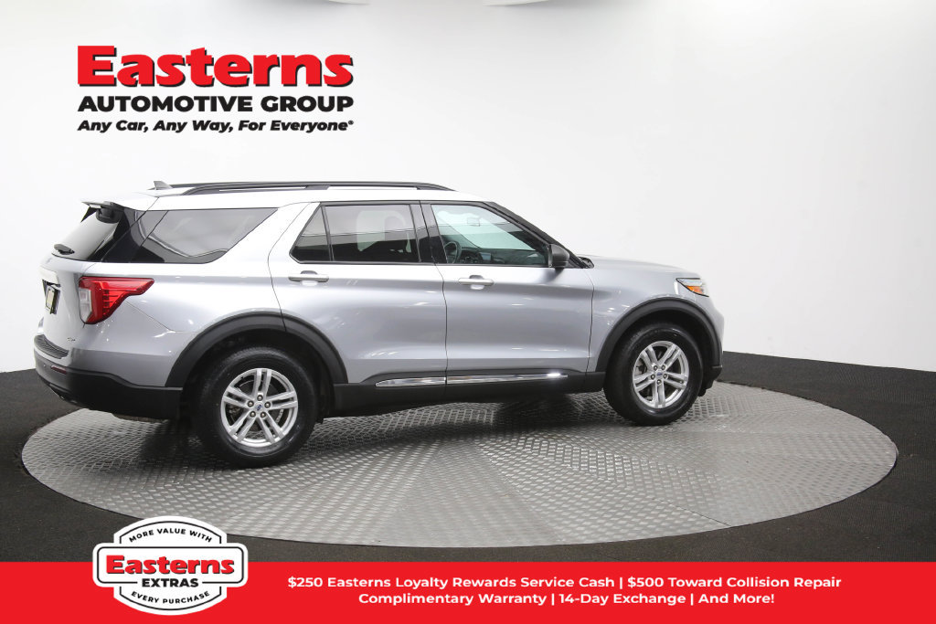 Used 2023 Ford Explorer XLT AWD/4WD image 46