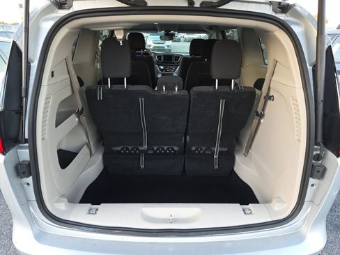 Used 2024 Chrysler Voyager LX image 17