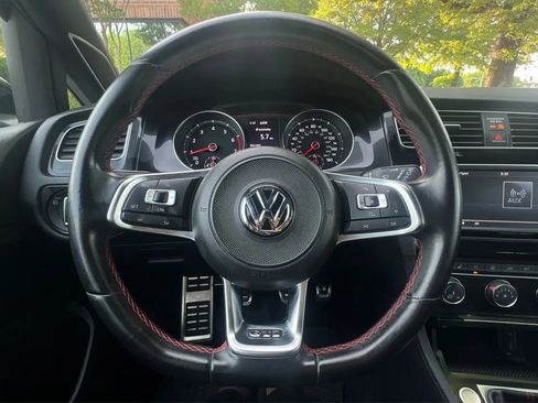 Used 2017 Volkswagen GTI SE image 29