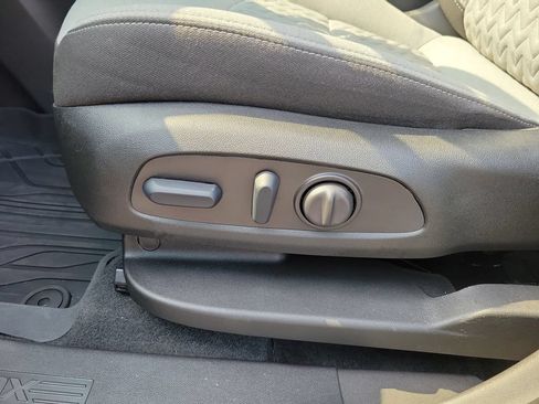 Used 2024 Chevrolet Equinox LS w/ LS Convenience Package FWD image 19