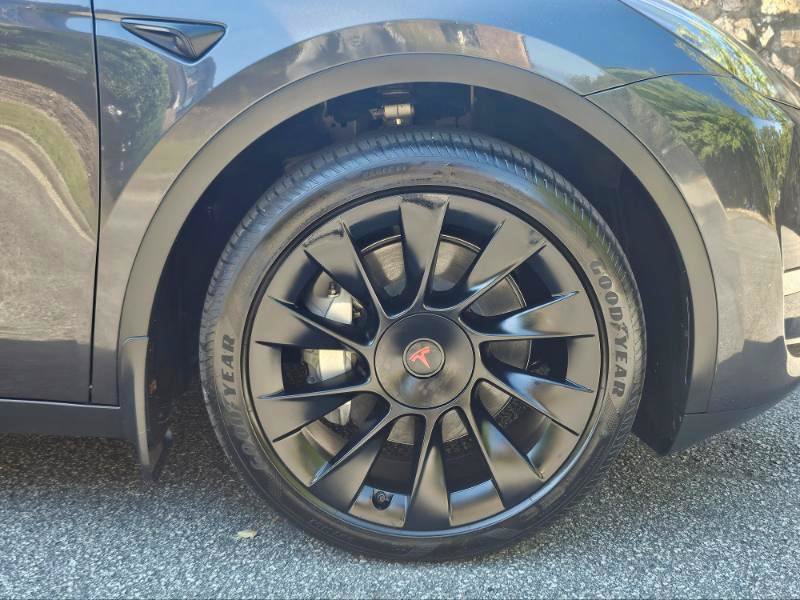 Used 2024 Tesla Model Y 2WD image 17