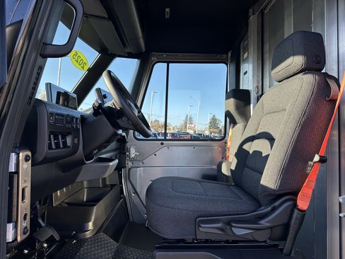 Used 2025 Chevrolet Brightdrop 400 w/ Battery Pack, Max Range image 9