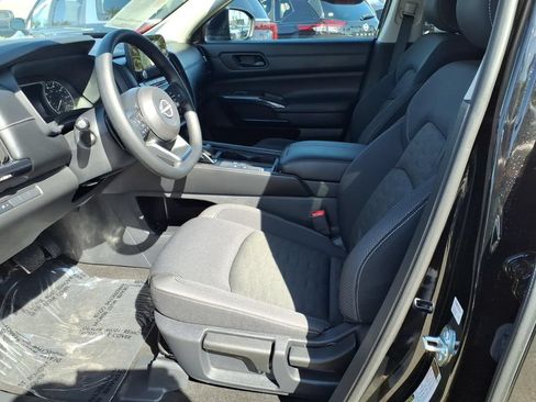Certified 2025 Nissan Pathfinder S FWD image 13