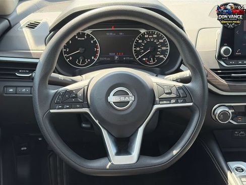 Used 2023 Nissan Altima 2.5 SV FWD image 14