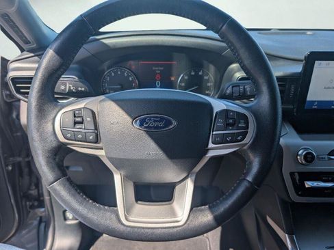 Used 2022 Ford Explorer XLT w/ Equipment Group 202A AWD/4WD image 34