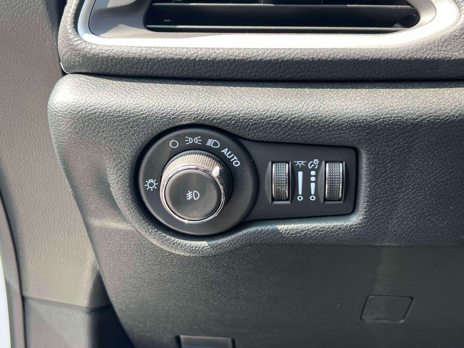 Used 2026 Chrysler Pacifica Select FWD image 20