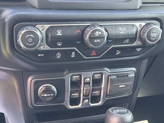 Used 2019 Jeep Wrangler Unlimited Sahara AWD/4WD image 17