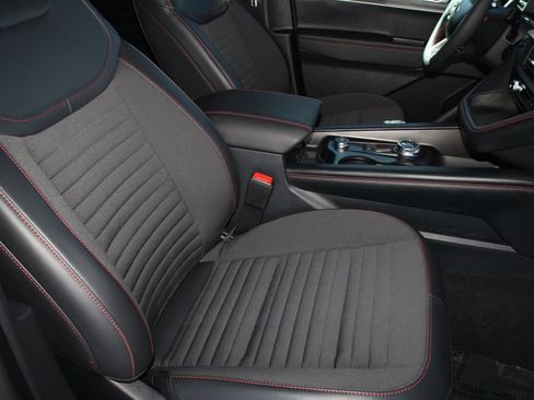 Certified 2026 Ford Explorer ST-Line w/ ST-Line Street Pack RWD image 29