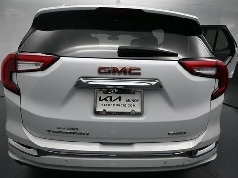 Used 2023 GMC Terrain Denali w/ Denali Premium Package AWD/4WD image 9