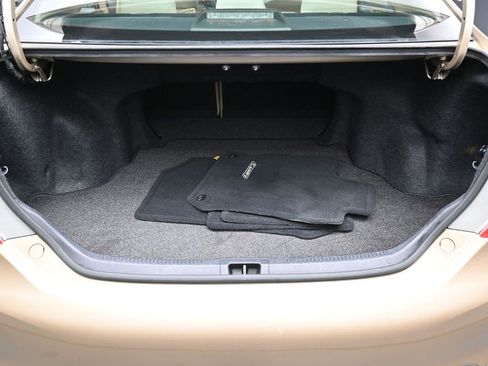 Used 2012 Toyota Camry LE image 28