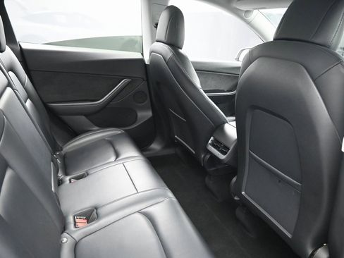 Used 2021 Tesla Model Y Long Range image 34