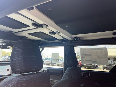 New 2026 Ford Bronco Heritage Edition image 8