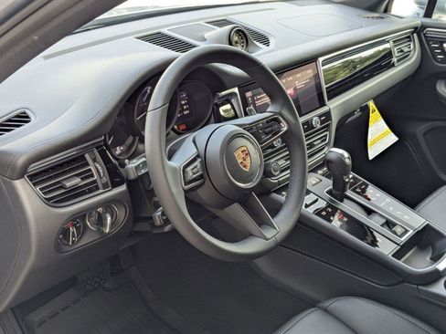 Certified 2026 Porsche Macan AWD/4WD image 4