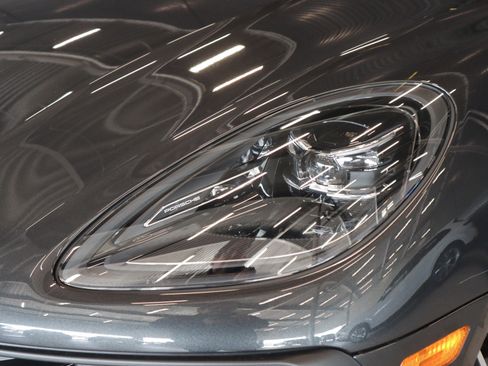 Certified 2025 Porsche Macan image 25