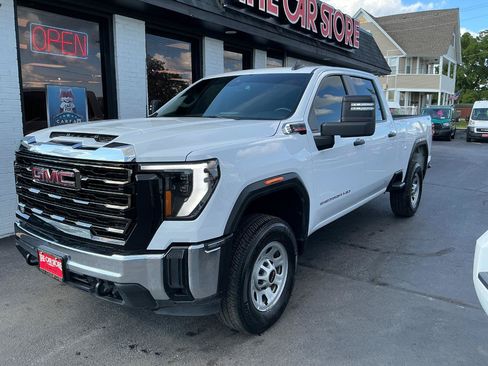 Used 2024 GMC Sierra 2500 Pro AWD/4WD image 2