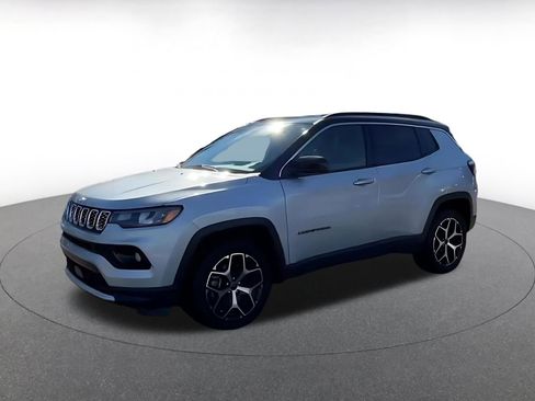 Used 2025 Jeep Compass Limited image 8