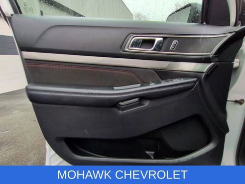 Used 2019 Ford Explorer XLT w/ Equipment Group 202A AWD/4WD image 24