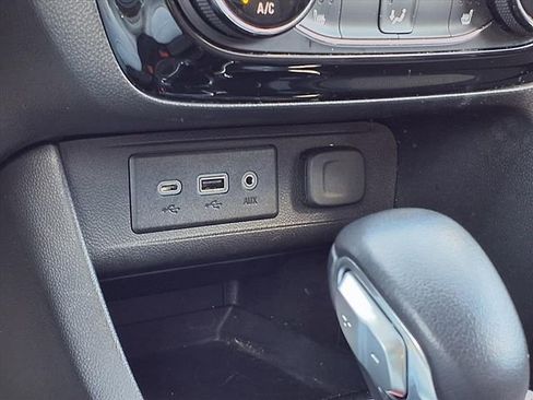 Used 2022 Buick Encore GX Select image 13