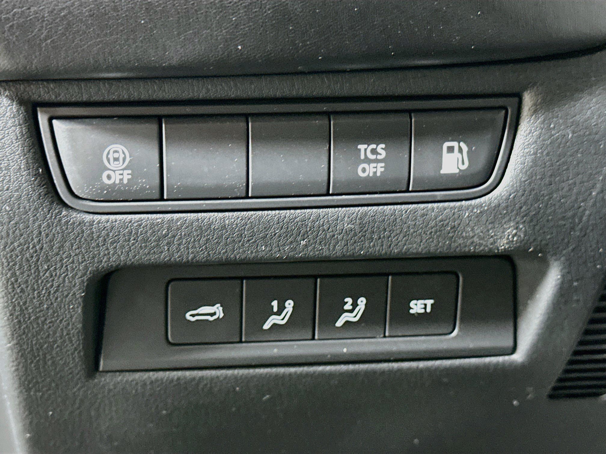Used 2025 MAZDA CX-50 AWD 2.5 Hybrid w/ Premium Pkg image 17