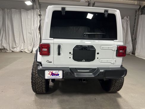 Used 2022 Jeep Wrangler Unlimited Sahara image 6