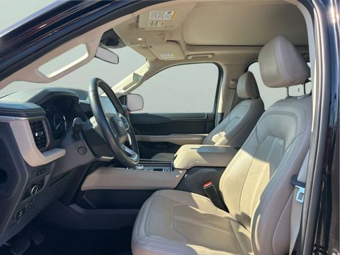 Used 2024 Ford Expedition Limited image 25