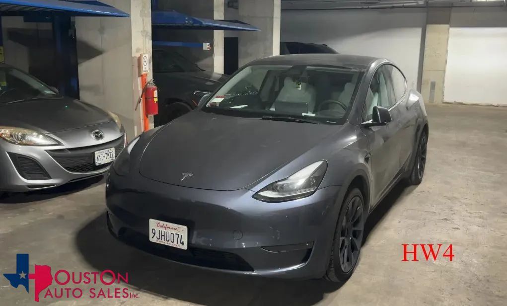 Used 2023 Tesla Model Y Long Range AWD/4WD image 1