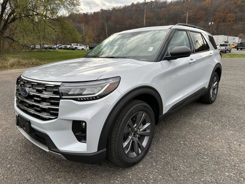 New 2026 Ford Explorer Active w/ Active Comfort Package image 2
