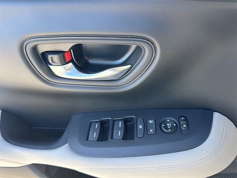 Used 2025 Honda HR-V LX image 23