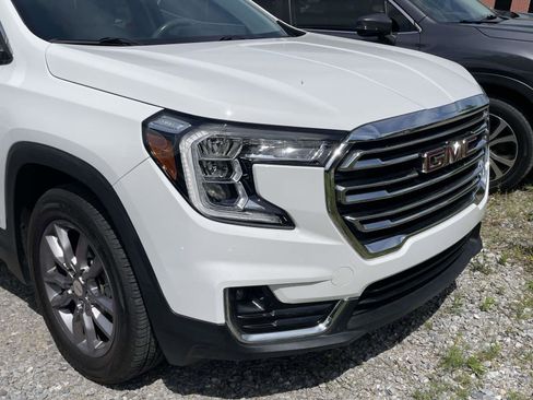 Used 2023 GMC Terrain SLT image 4