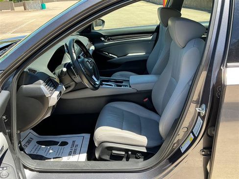Used 2018 Honda Accord Touring image 24