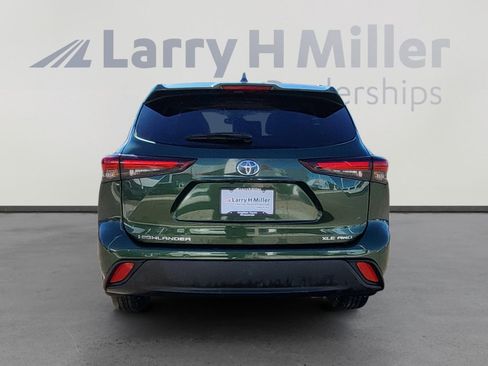 Used 2024 Toyota Highlander XLE image 4