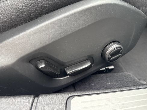 Used 2025 Volvo V60 B5 Cross Country Plus image 37