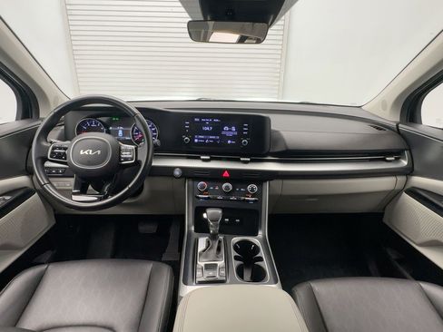 Used 2022 Kia Carnival LX image 16