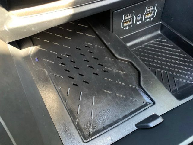 Used 2025 Chrysler Pacifica Limited FWD image 24