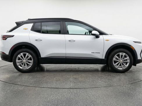 Used 2025 Chevrolet Equinox LT image 11